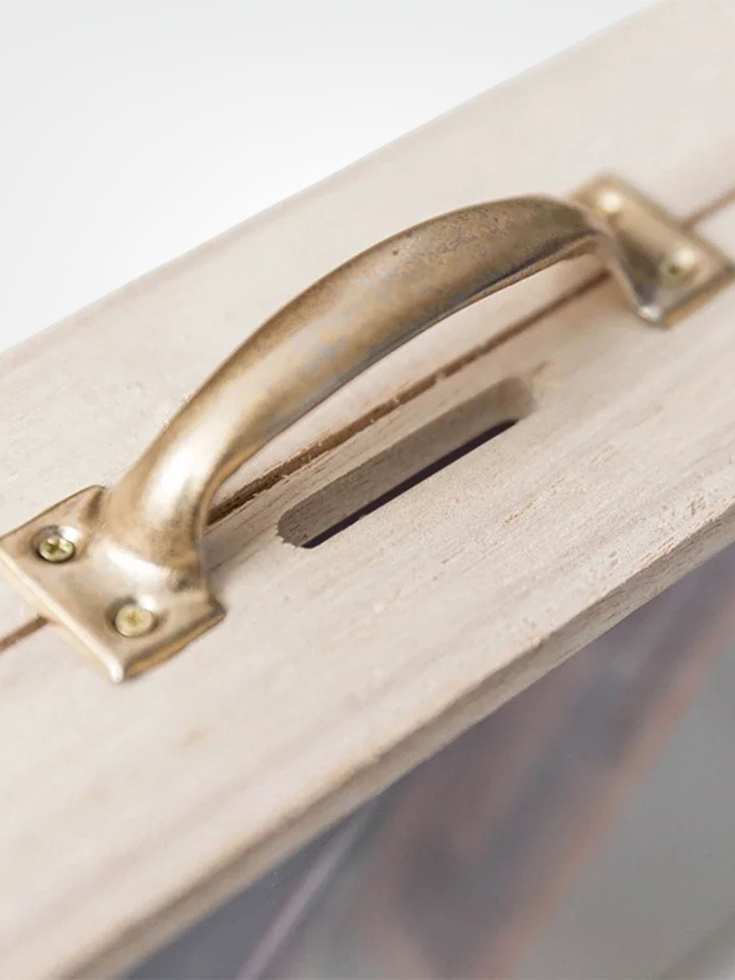 Tirelire décorative <br> La mallette en bois